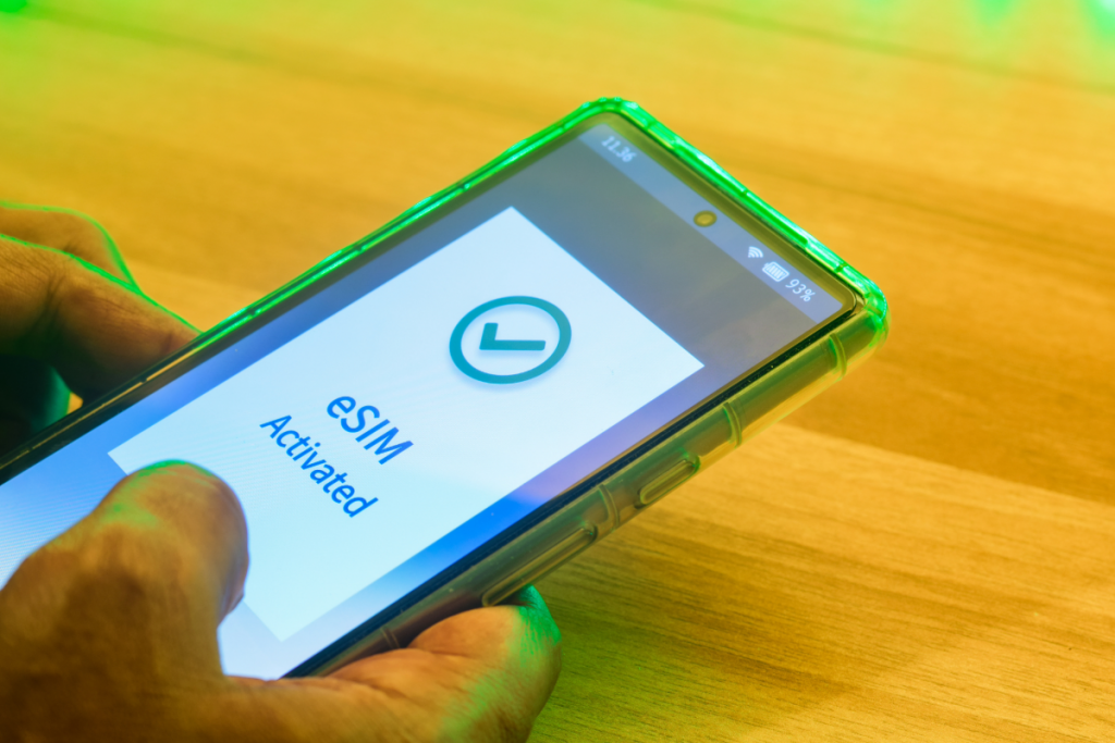 How eSIM Work esim phote2